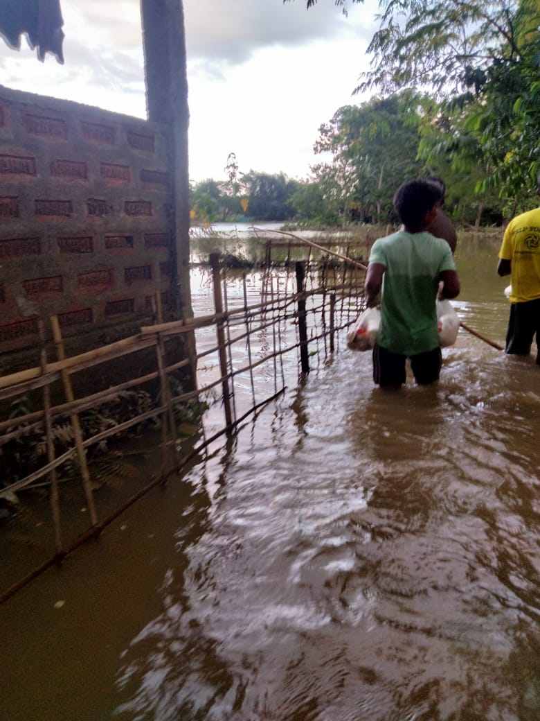 Food distribution during Assam floods